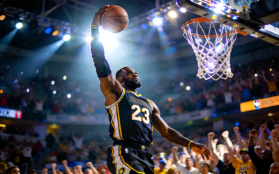 NBA季后赛关键场次，球员投篮瞬间