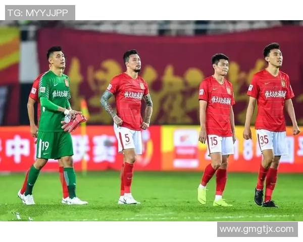 恒大球迷与香港球迷的激情对决与情感交融探讨